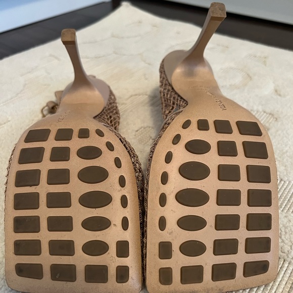 BOTTEGA VENETA Stretch Mesh Chain Detail Pumps - Picture 7 of 12